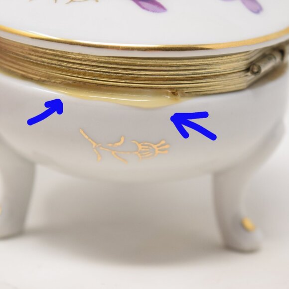 VTG Trinket Box Footed Purple Violets Porcelain Hand Painted Gold Hinge Round - Picture 11 of 16